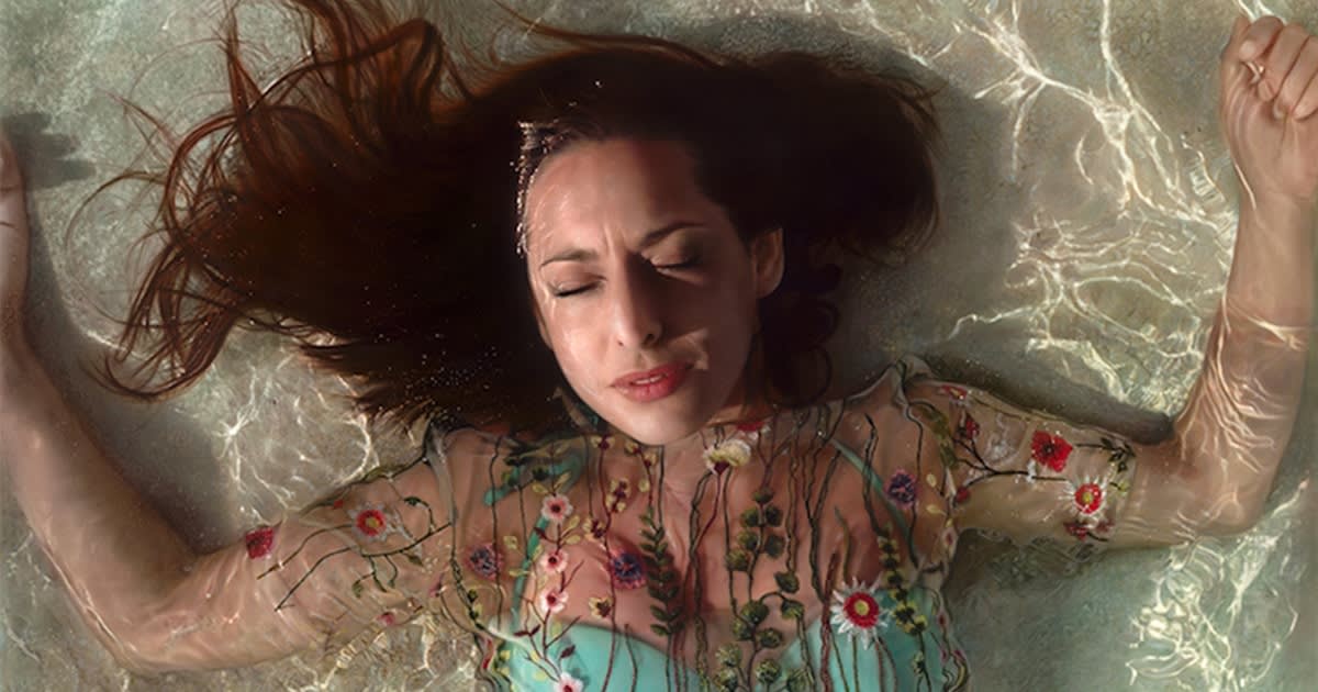 Hyperrealistic Oil Paintings Depict Women Submerging Themselves in Glistening Waters