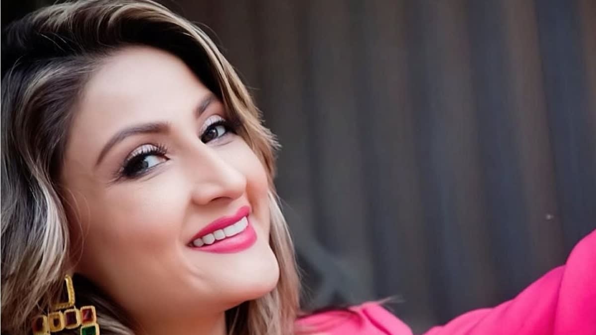 Stunning Actress Urvashi Dholakia Launched Digital Chat Show To Keep Her Fans Engaged