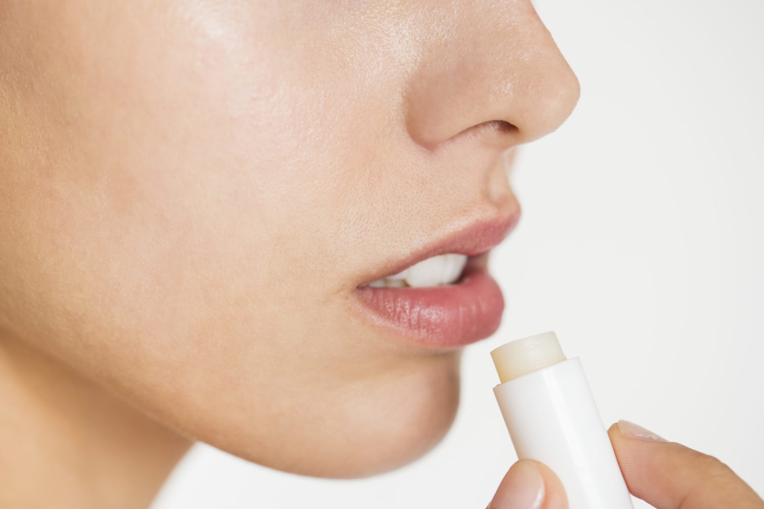 10 reasons why your lips are dry and how to fix it