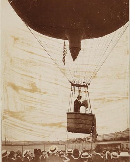 OnThisDay in 1830, Charles Durant --often credited as the America's first aeronaut-- flew a hot air balloon approximately 25 miles from Castle Clinton in NYC (then Castle Garden) to Perth Amboy, NJ. . 📸 Byron Company, 1893, Museum of the City of New York, 93.1.1.18370