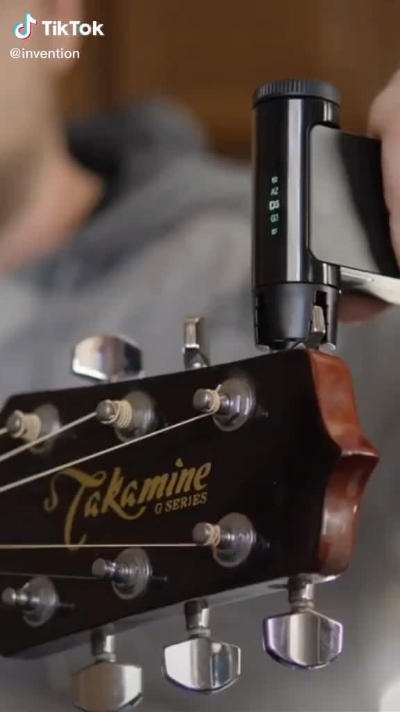Roadie 2 automatic guitar tuner