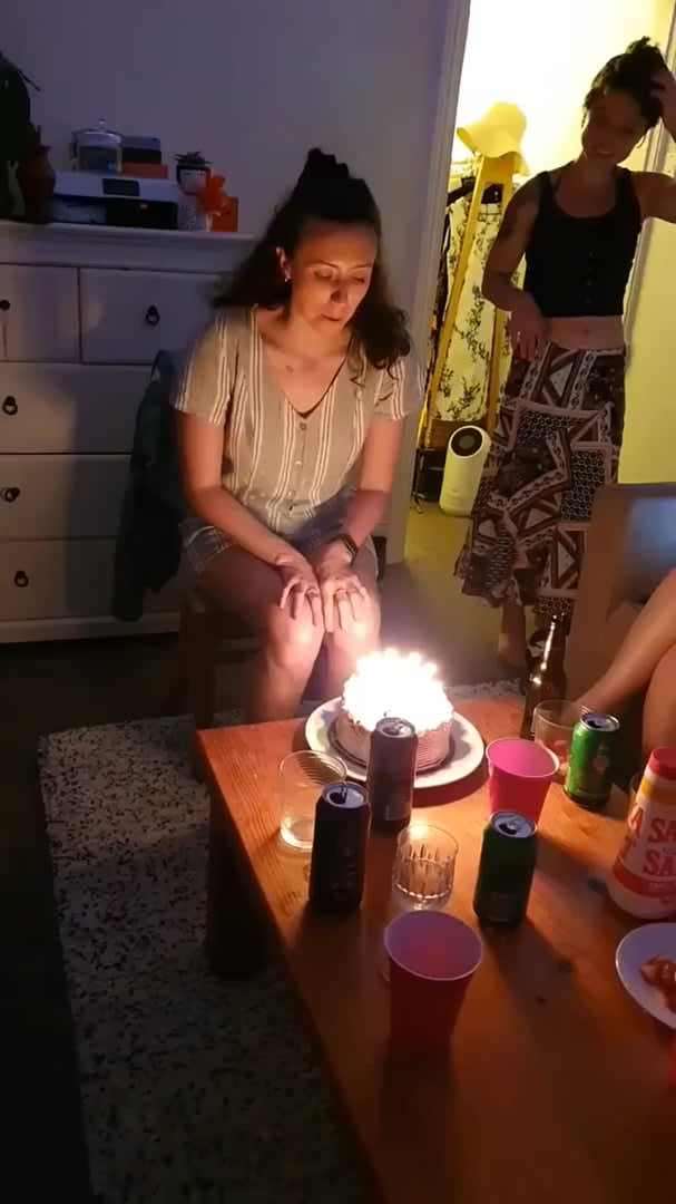 She punched that cake’s lights out [xpost from r/oddlysatisfying]
