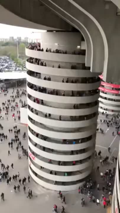 Took me a while to realise the structure isn't spinning