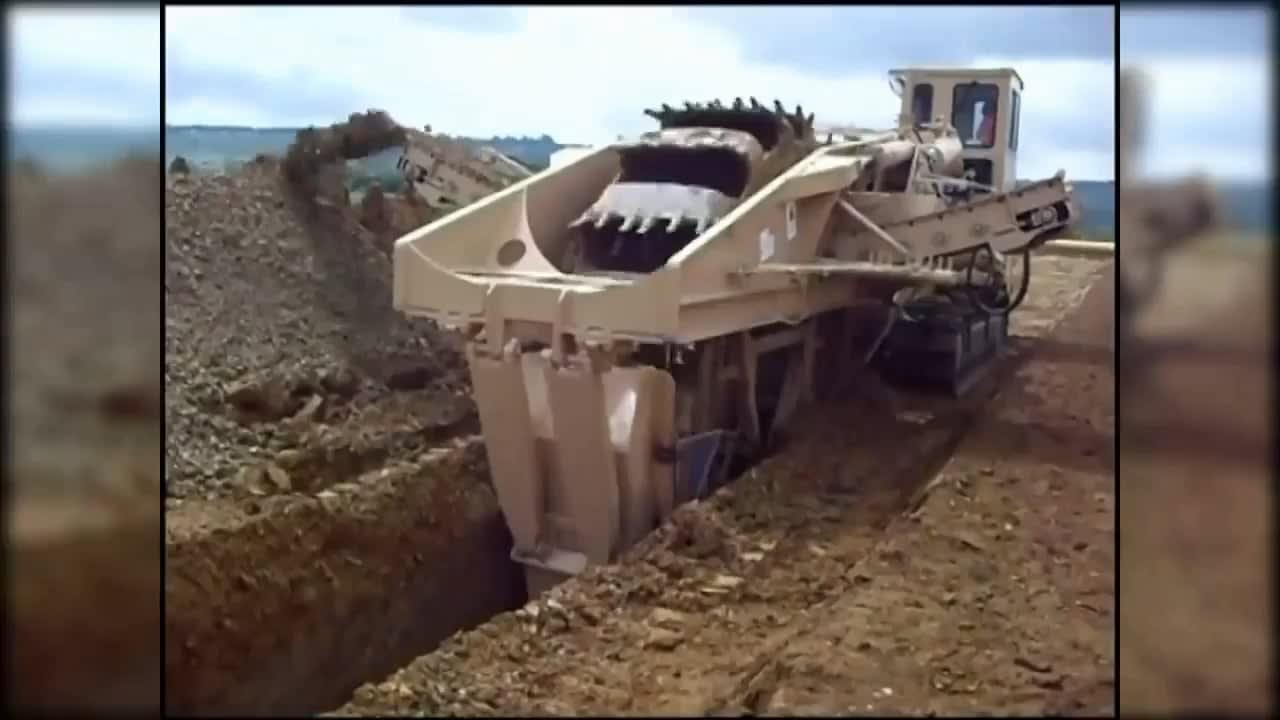 This pipe trench digging machine