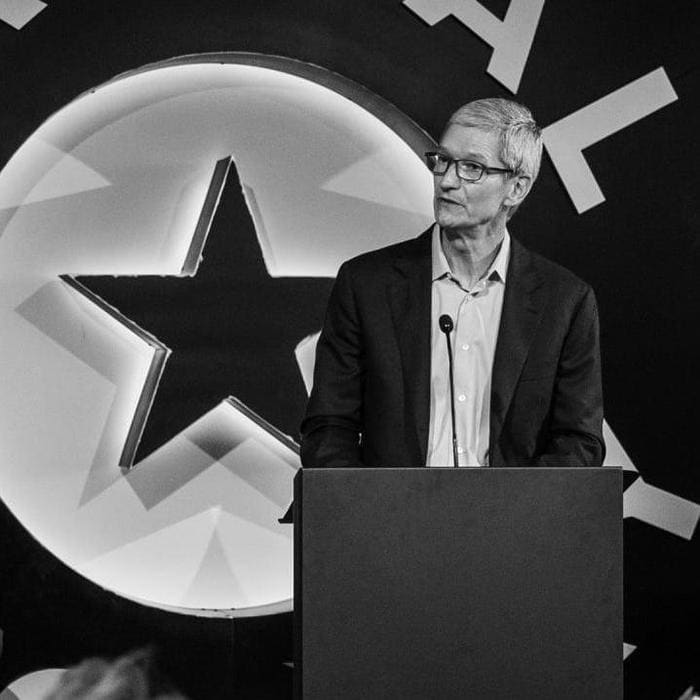 Tim Cook wants Bloomberg to retract that Chinese spy chip story