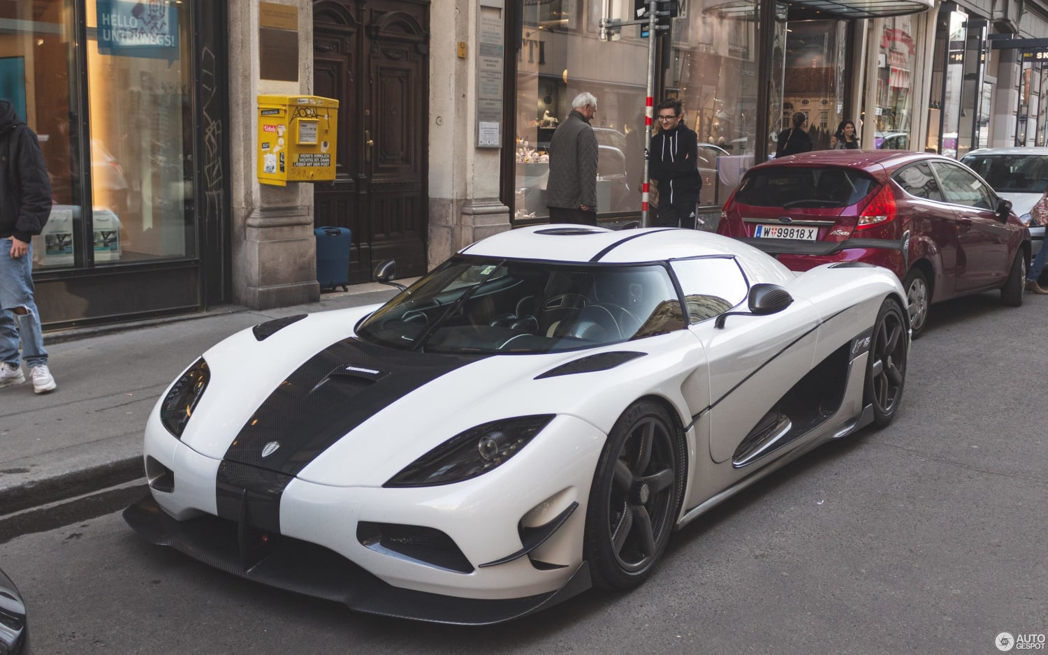 learned about this car from nfs and fell in love with it! the Koenigsegg Agera RS