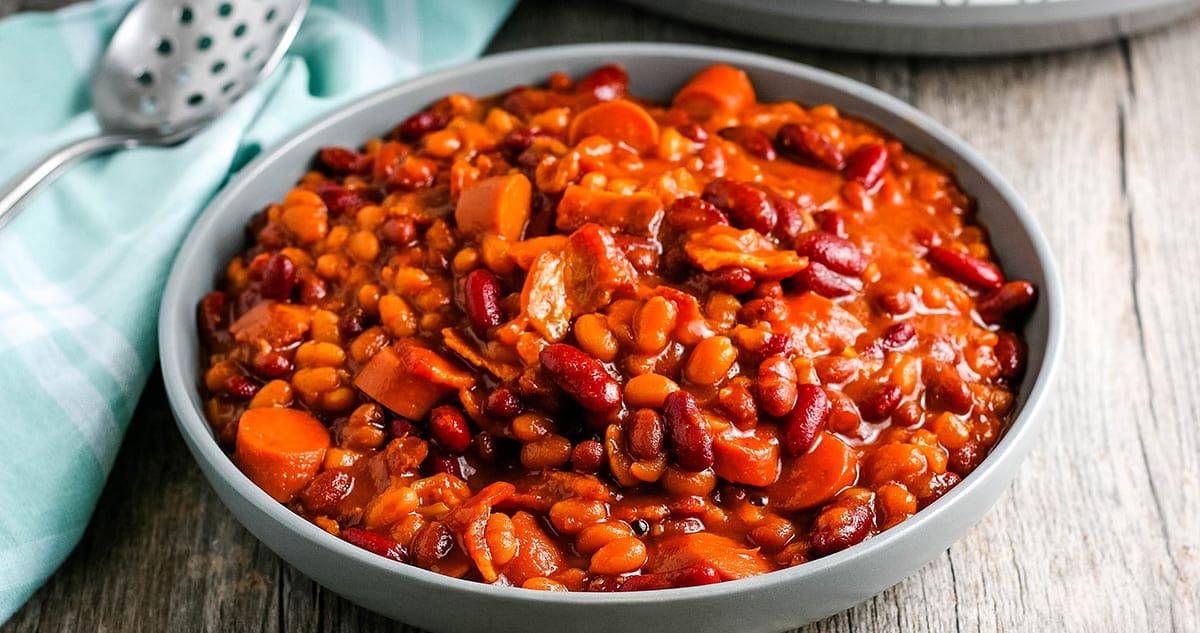 Easy CrockPot Baked Beans with Bacon