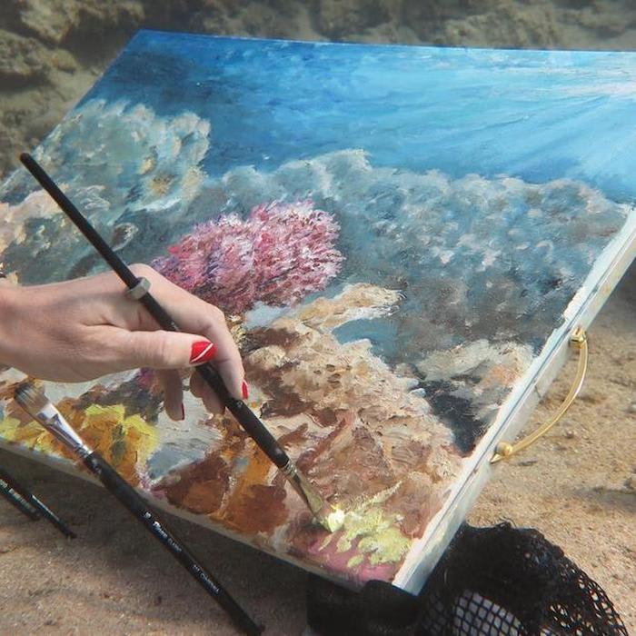 Artistic Scuba Diver Creates Unbelievable Underwater Paintings as She Swims