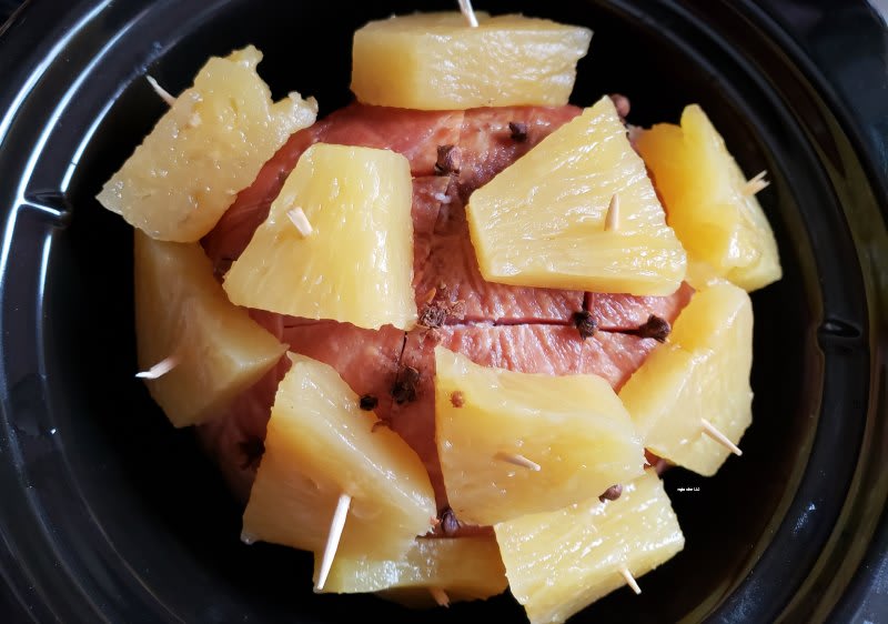 how to make a slow cooker ham with cloves and pineapple