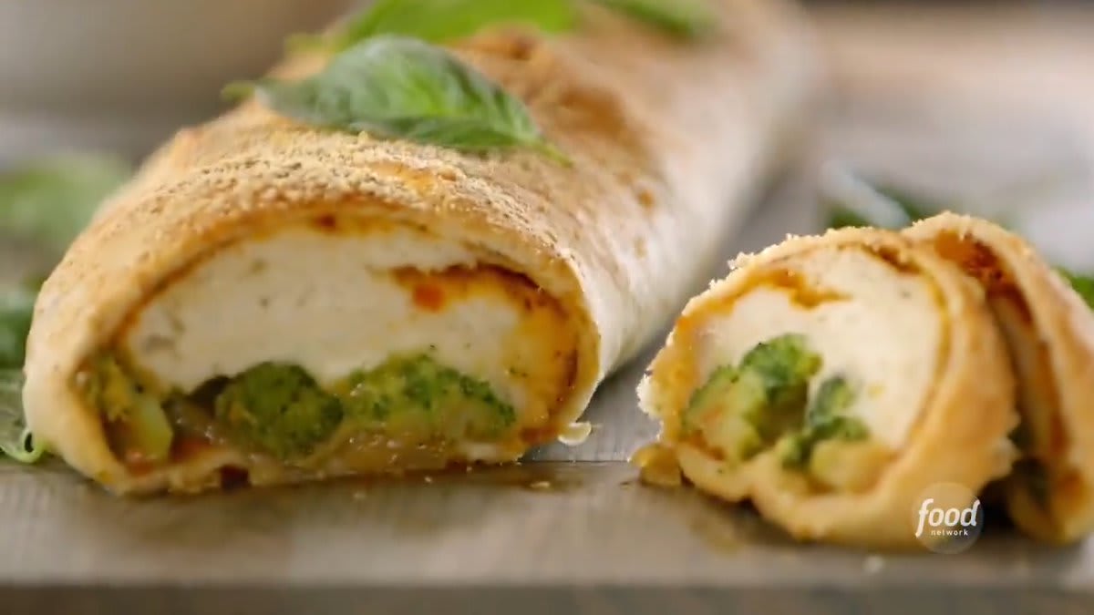 Broccoli cheddar soup is good, but a broccoli cheddar STROMBOLI is out-of-this-world! 😋 Get more recipes from @thepioneerwoman, Saturdays at 10a|9c and subscribe to @discoveryplus for more https://t.co/HcQTveFovB. Get the recipe: