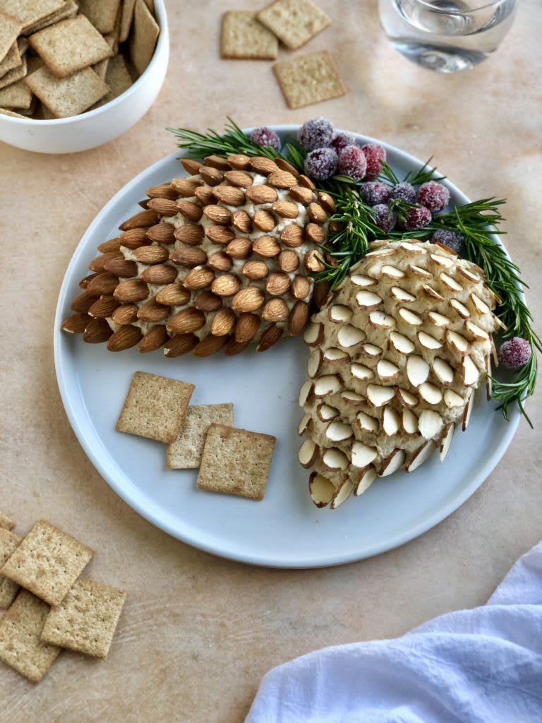 Recipe Pinecone cheese ball charcuterie board via
