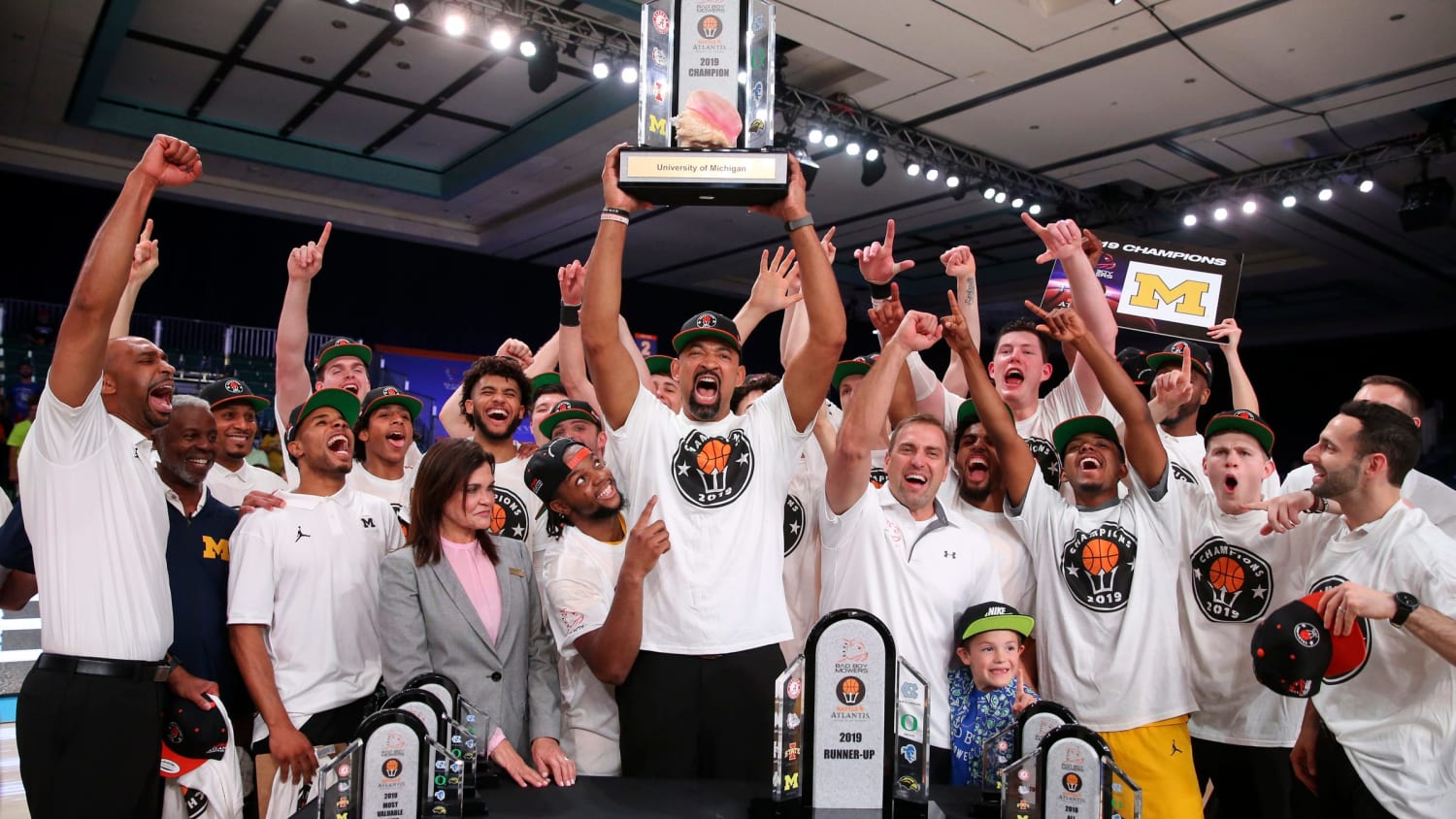 Juwan Howard has Michigan looking elite after run to title in Bahamas. Here's how he did it.
