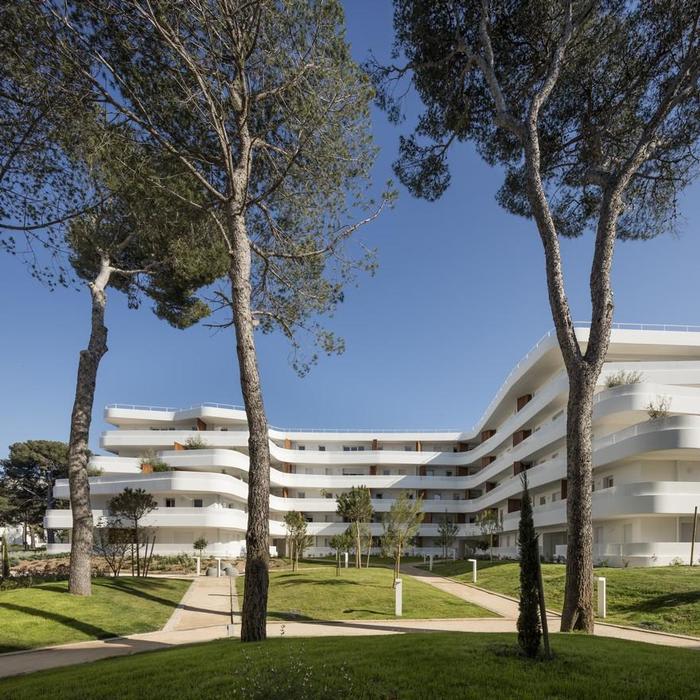 La Crique Apartments in Marseille - e-architect