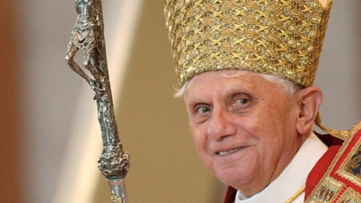 Benedict XVI causes German Church civil war with new conservative Catholic journalism foundation - Novena