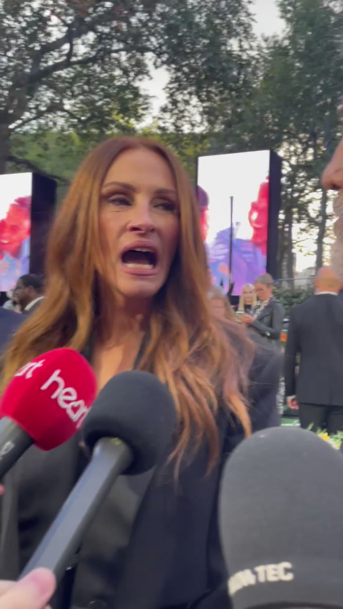 Not George Clooney calling Julia Roberts out for being a strict mum at the TicketToParadise premiere