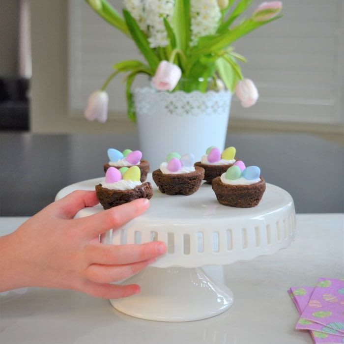 Easter Entertaining Simplified: No Bake Mini Egg Brownies -