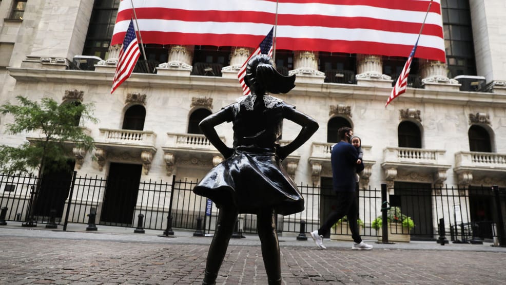 PHOTOS: Wall Street 'Fearless Girl' statue wears lace collar in memory of Justice Ginsburg