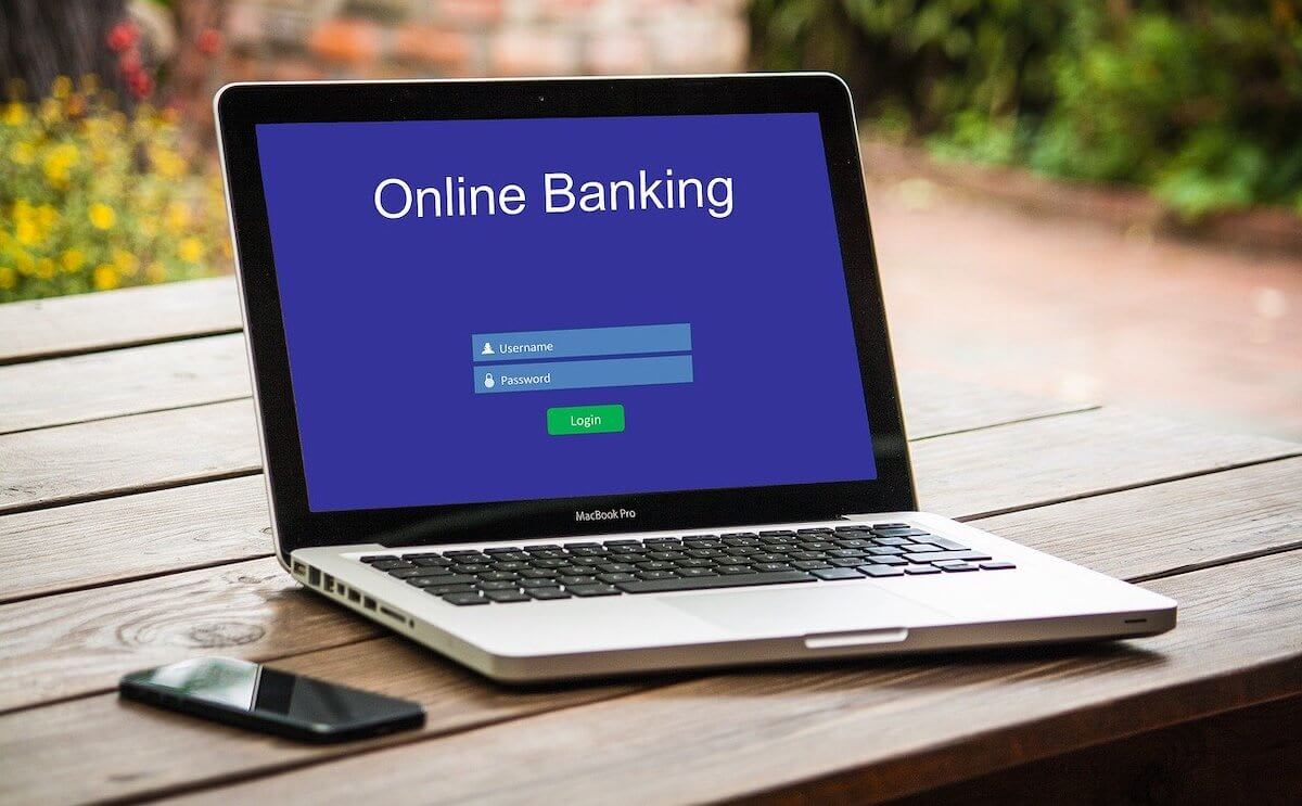 4 Online Bank Accounts That Help Put Your Money to Work