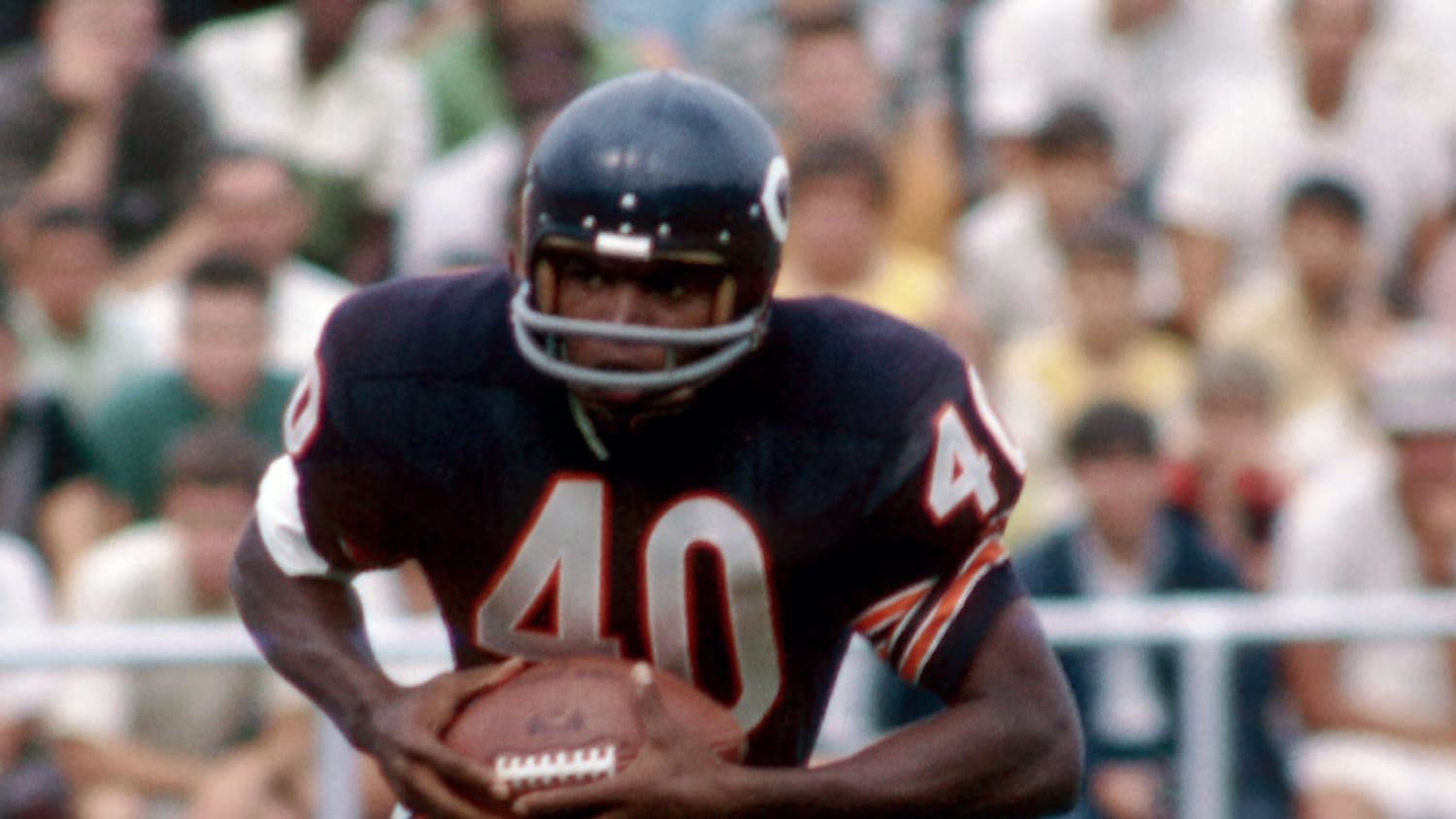Chicago Bears legend and Hall of Fame running back Gale Sayers dies at 77