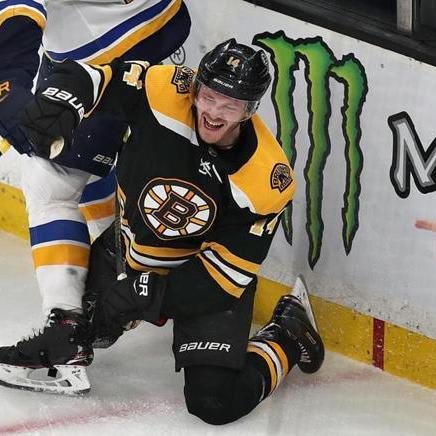 Bruins end two-game skid, beat Blues