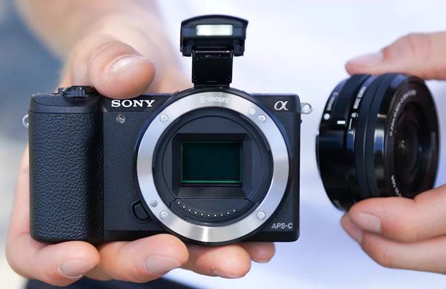 Kamera Mirrorless Sony, Harga dan Spesifikasi Yang Ditawarkan