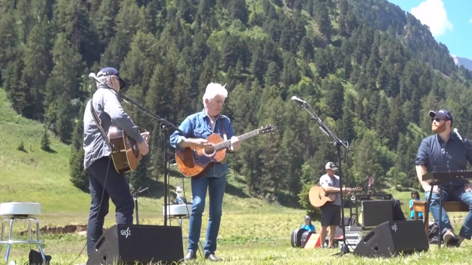 Graham Nash plays an acoustic cover of 'Day In The Life' in a meadow in the Italian Alps (I Suoni delle Dolomiti, 2018)