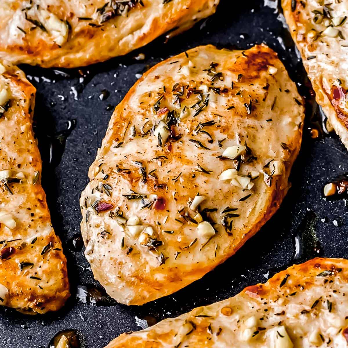 Easy Pan Seared Garlic Chicken Recipe - Delicious Little Bites