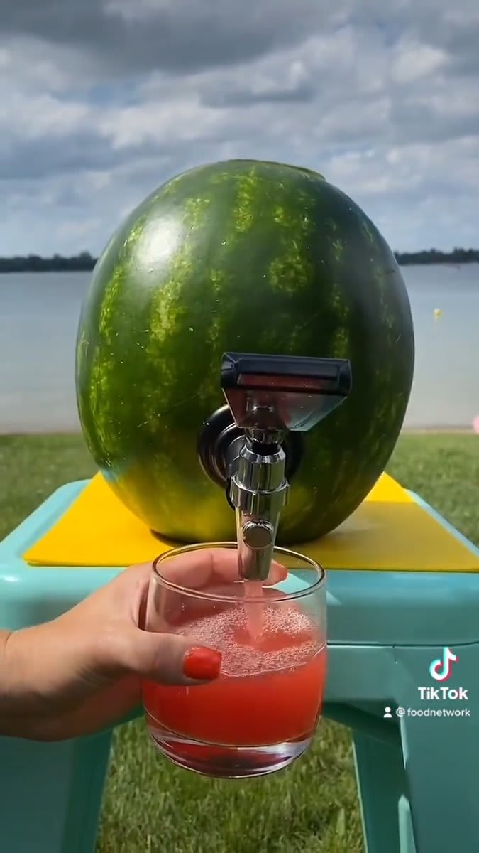 Turn your watermelon into a KEG 🍉 Follow @foodnetwork on TikTok for more: https://t.co/W3cST1weSi Get the recipe: