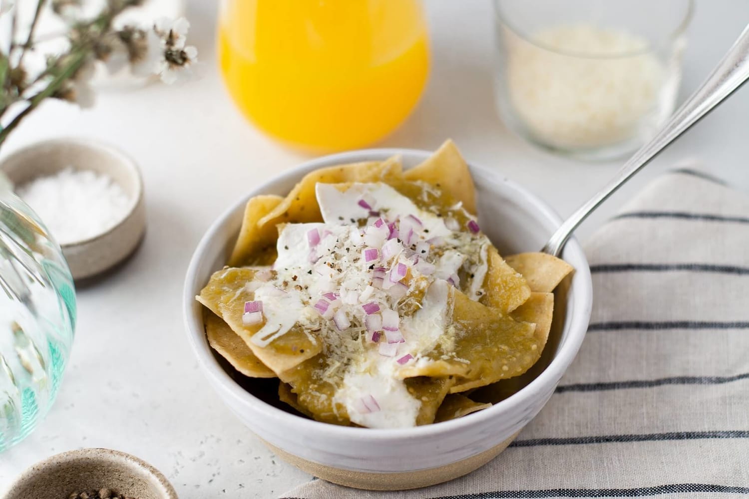 Chilaquiles Verdes (Green Chilaquiles) - Dish 'n' the Kitchen