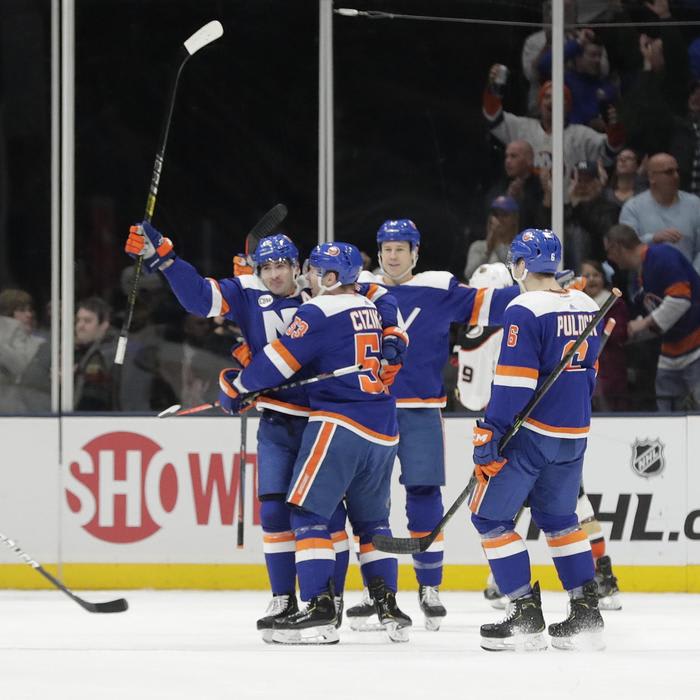 Islanders down Ducks 3-0 for 5th straight win
