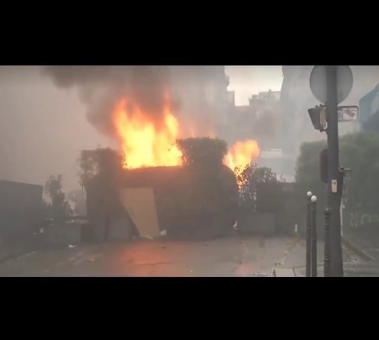 Live Video. Yellow vests protest into Paris part 01