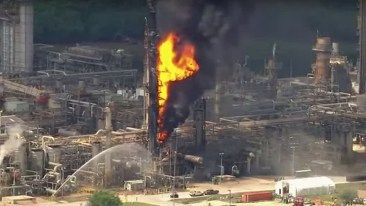 The Site of One of the Largest US Oil Refineries Is on Fire