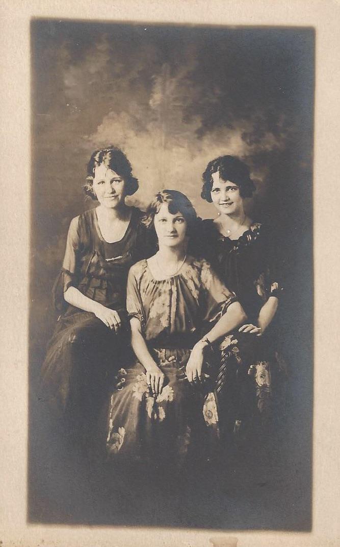 Three lovely ladies from Dallas, Texas, in the early 1900s.