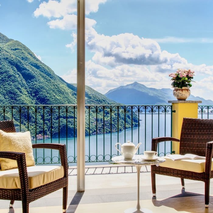 What do you prefer? A villa immersed in the green with Lake Lugano view or directly on the lake? All with price reductions.