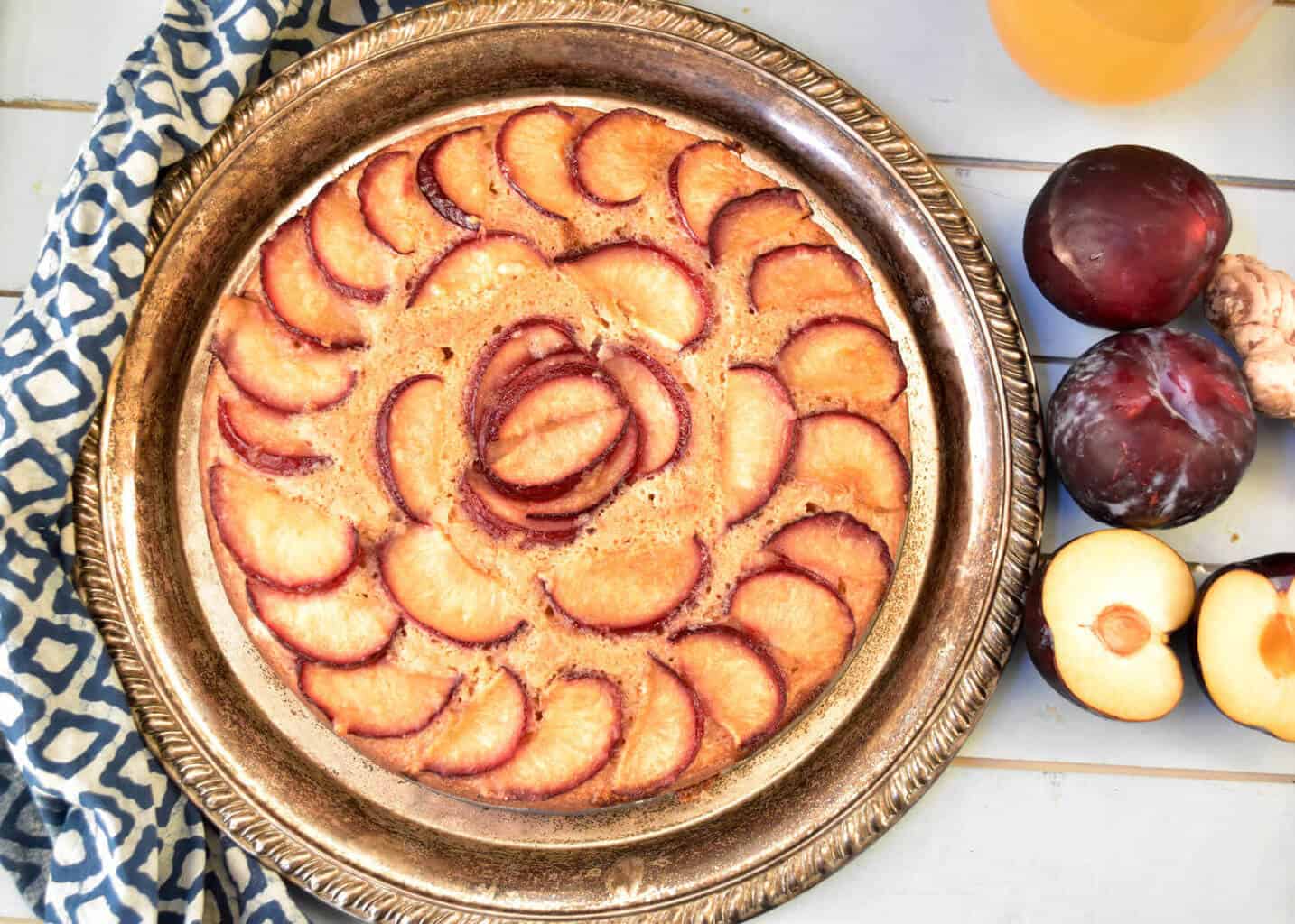 Plum cake with ginger and cardamom