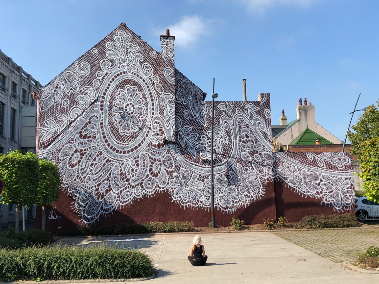 An Intricate Lace Mural Envelops the Facade of a French Fashion Museum — Colossal