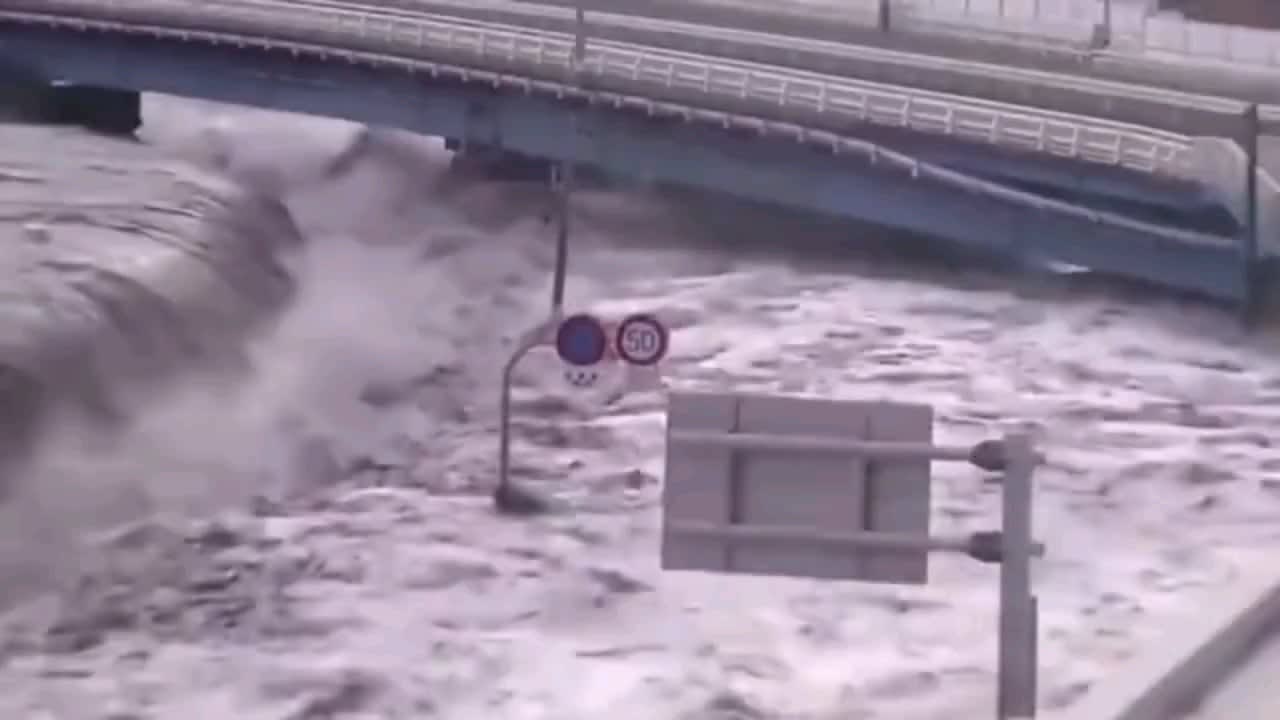 Live video of tsunami