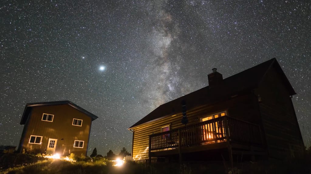 A Stunning Timelapse of Night Skies Over Wet Mountain Valley in South ...