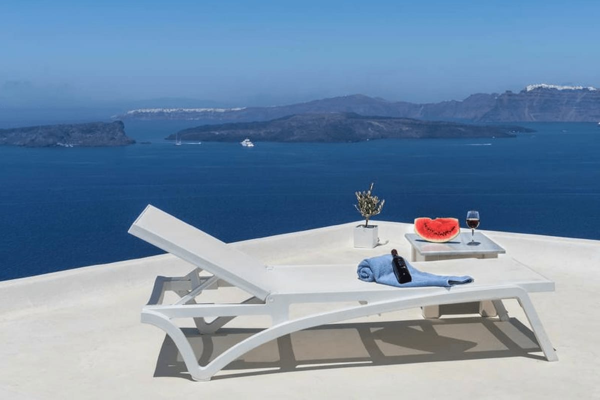 Top 10 Hotels and Accommodations in Greece - Resorts and Villas