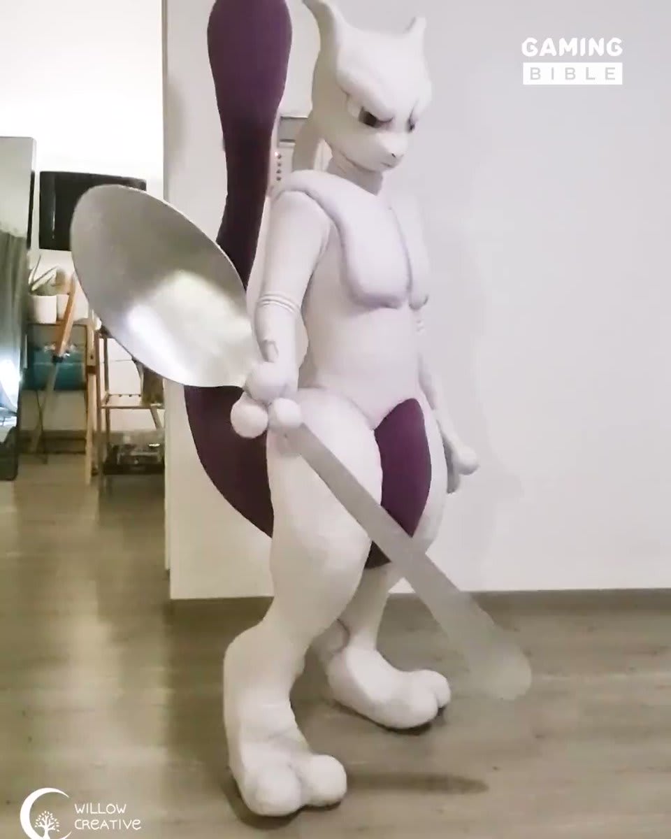 The best Mewtwo cosplay you'll see