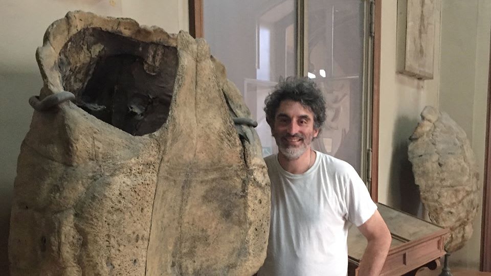 🐊Today at 2 pm EDT: Join Herpetology Curator Chris Raxworthy for a fascinating exploration of recently discovered caves in Madagascar, where bones from extinct giant tortoises & crocodiles—likely to be less than 2,000 years old—were found. ➡️Watch here: