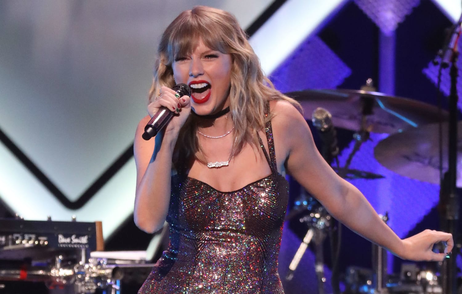 Taylor Swift donates to Nashville record shop during coronavirus crisis