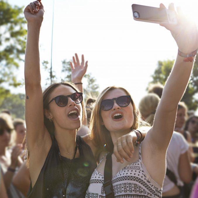 4 Easy ways to take better selfies