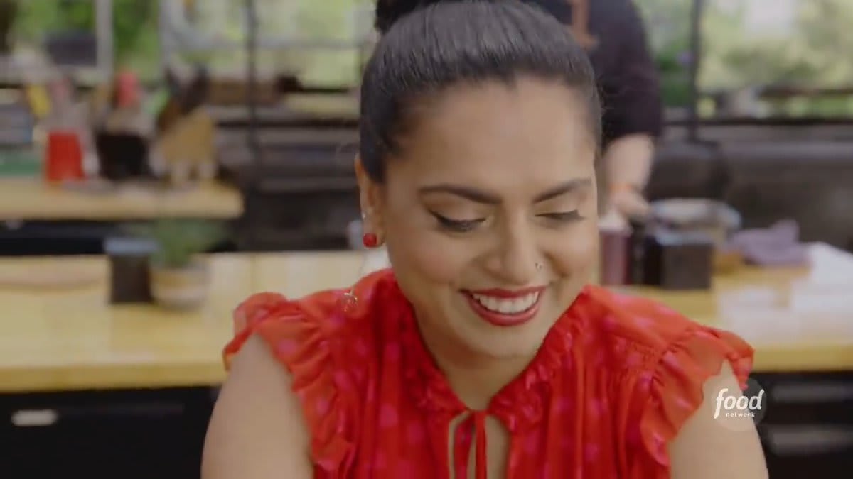 Words @GuyFieri uses to describe @ManeetChauhan's Seekh Kebab Corn Dogs: Tender. Juicy. Creamy. Grilled. Fried. Delicious. Subscribe to @discoveryplus to binge more episodes of GuysRanchKitchen: https://t.co/ab8o5Wvco6 Get the recipe: