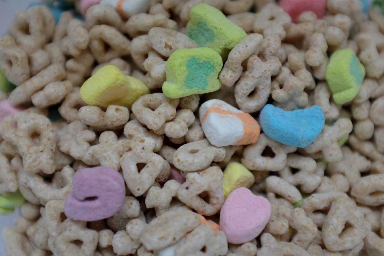 Swiss Miss Lucky Charms Hot Chocolate is here and summer is magically delicious