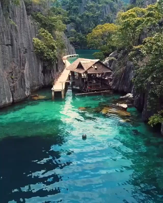One of the most beautiful islands in the world! Coron, Palawan in the Philippines