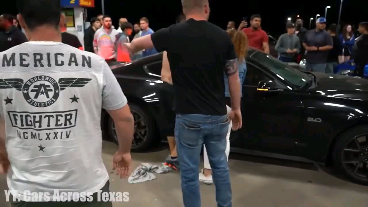 Idiot pulls out his gun at a car meet. Proceeds to get his ass whooped and then arrested.