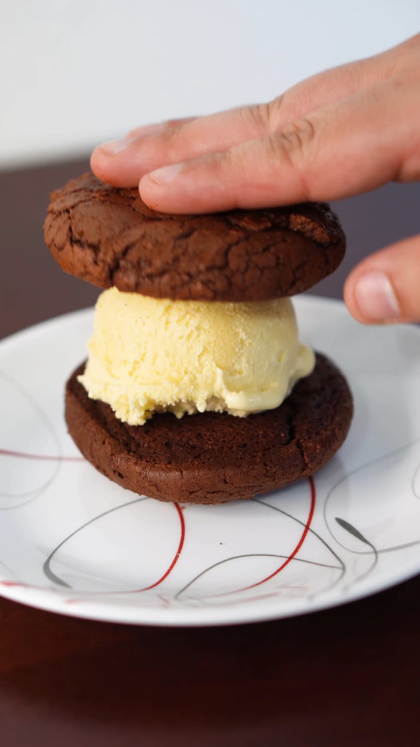 Here's a video I made on some Homemade Vanilla Ice Cream Sandwiches!