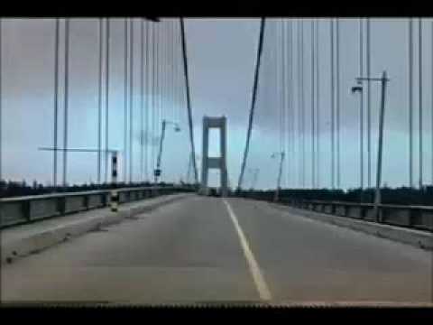 Nov. 7th, 1940: The tacoma narrows bridge in Washington begins to sway in 40mph winds until it ripped itself apart. The only death was Tubby, an unfortunate cocker spaniel. Bridge was nicknamed “galloping gertie” by construction crews for its tendency to sway.