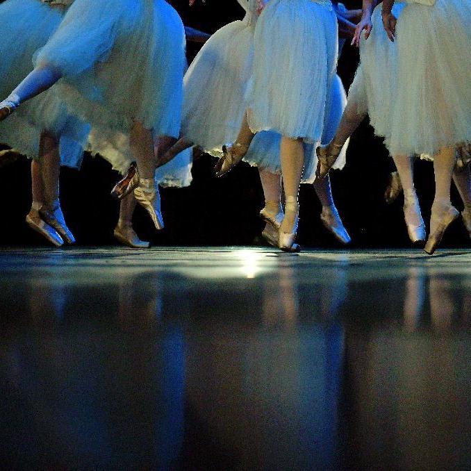 After long hiatus, Rio's ballet dancers return to the stage